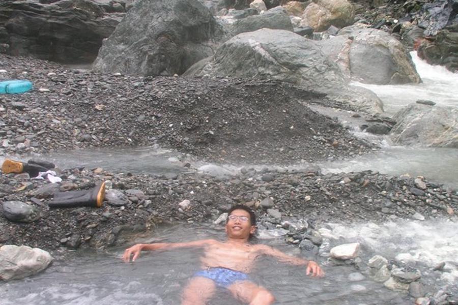 樂嘉草山七彩湖